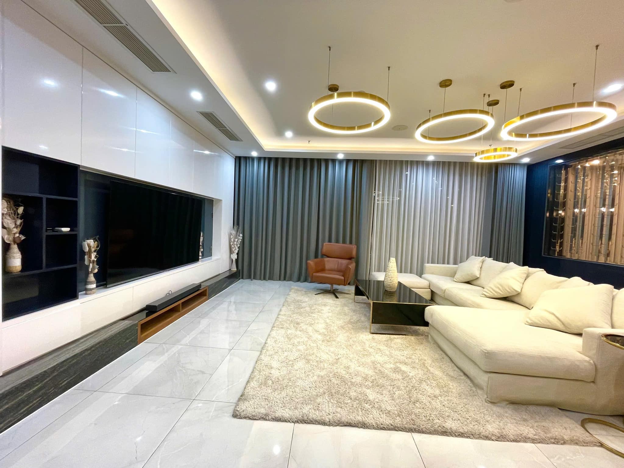Vinhomes Central Park – 3 Bedrooms Penthouse for Rent in Binh Thanh – BTAR1012