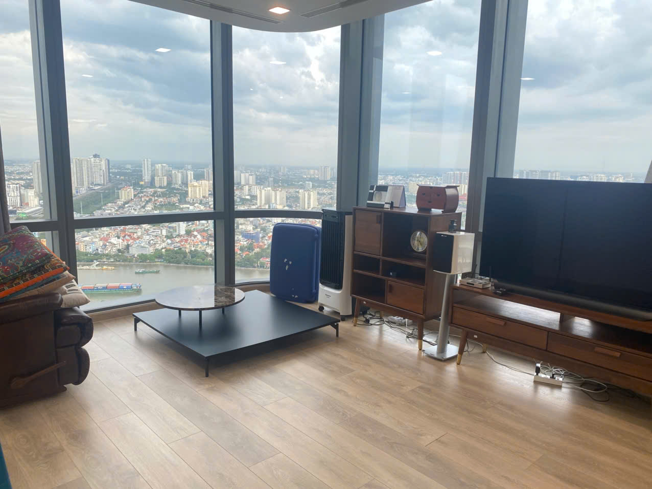 Vinhomes Central Park – 4 Bedrooms Apartment for Rent in Binh Thanh District – BTAR1019