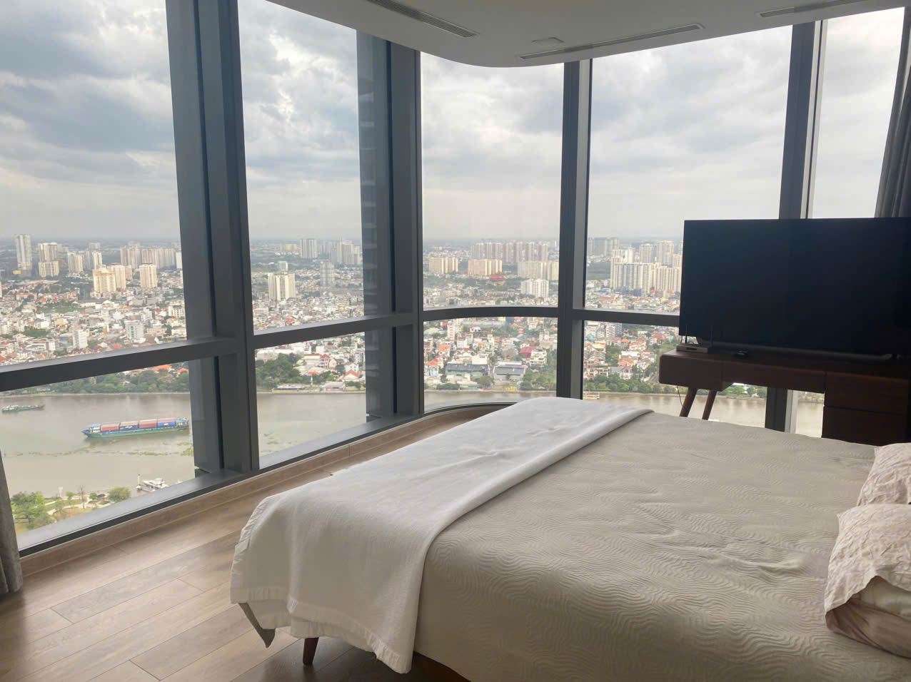 Vinhomes Central Park – 4 Bedrooms Apartment for Rent in Binh Thanh District – BTAR1019