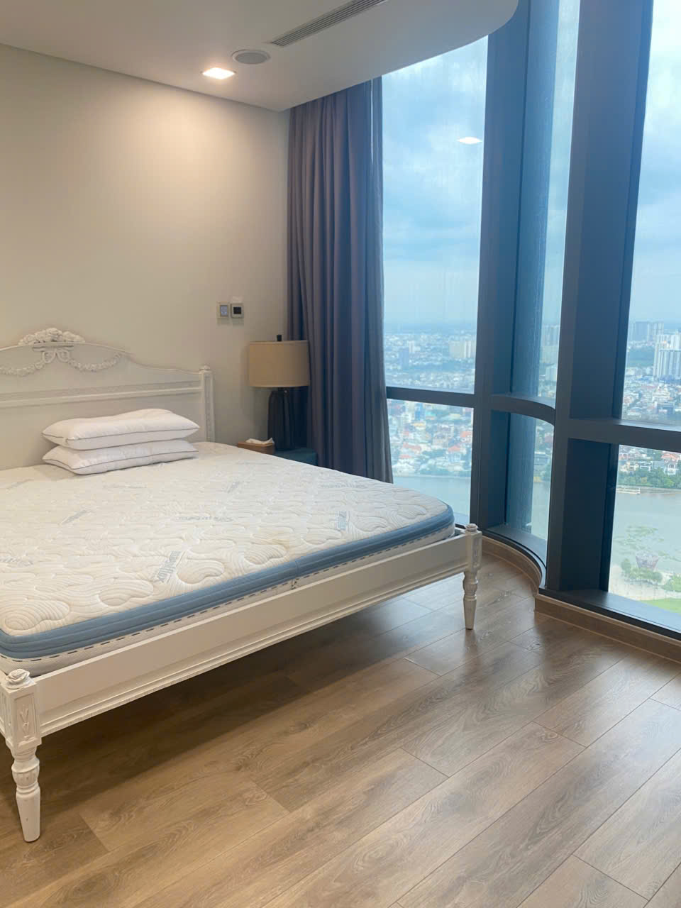 Vinhomes Central Park – 4 Bedrooms Apartment for Rent in Binh Thanh District – BTAR1019