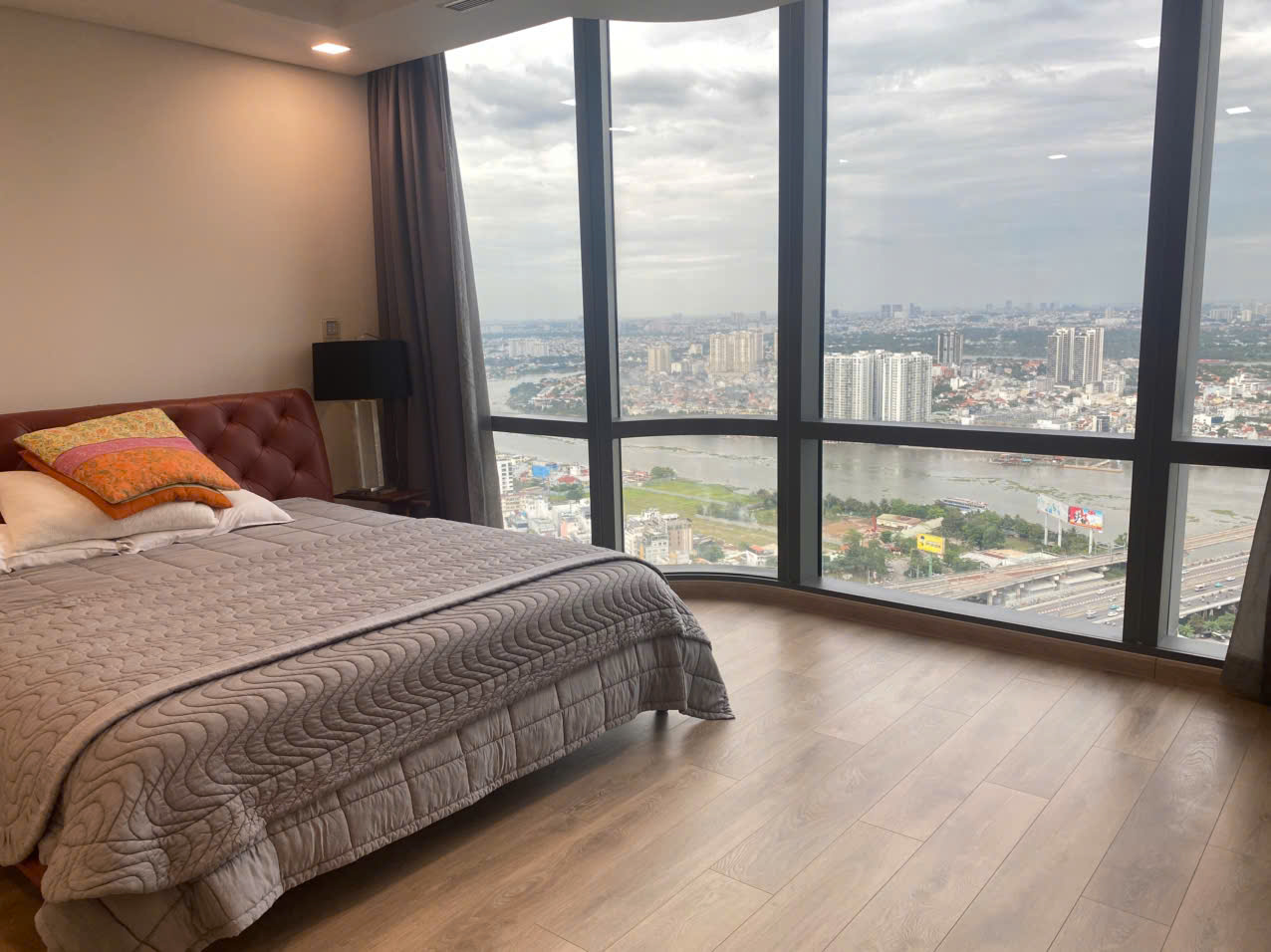 Vinhomes Central Park – 4 Bedrooms Apartment for Rent in Binh Thanh District – BTAR1019