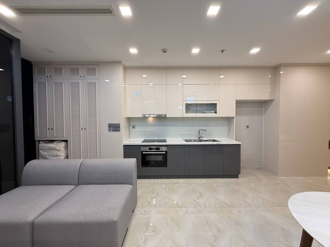 Vinhomes Golden River – 2 Bedrooms Apartment for Rent in District 1 – D1AR1017