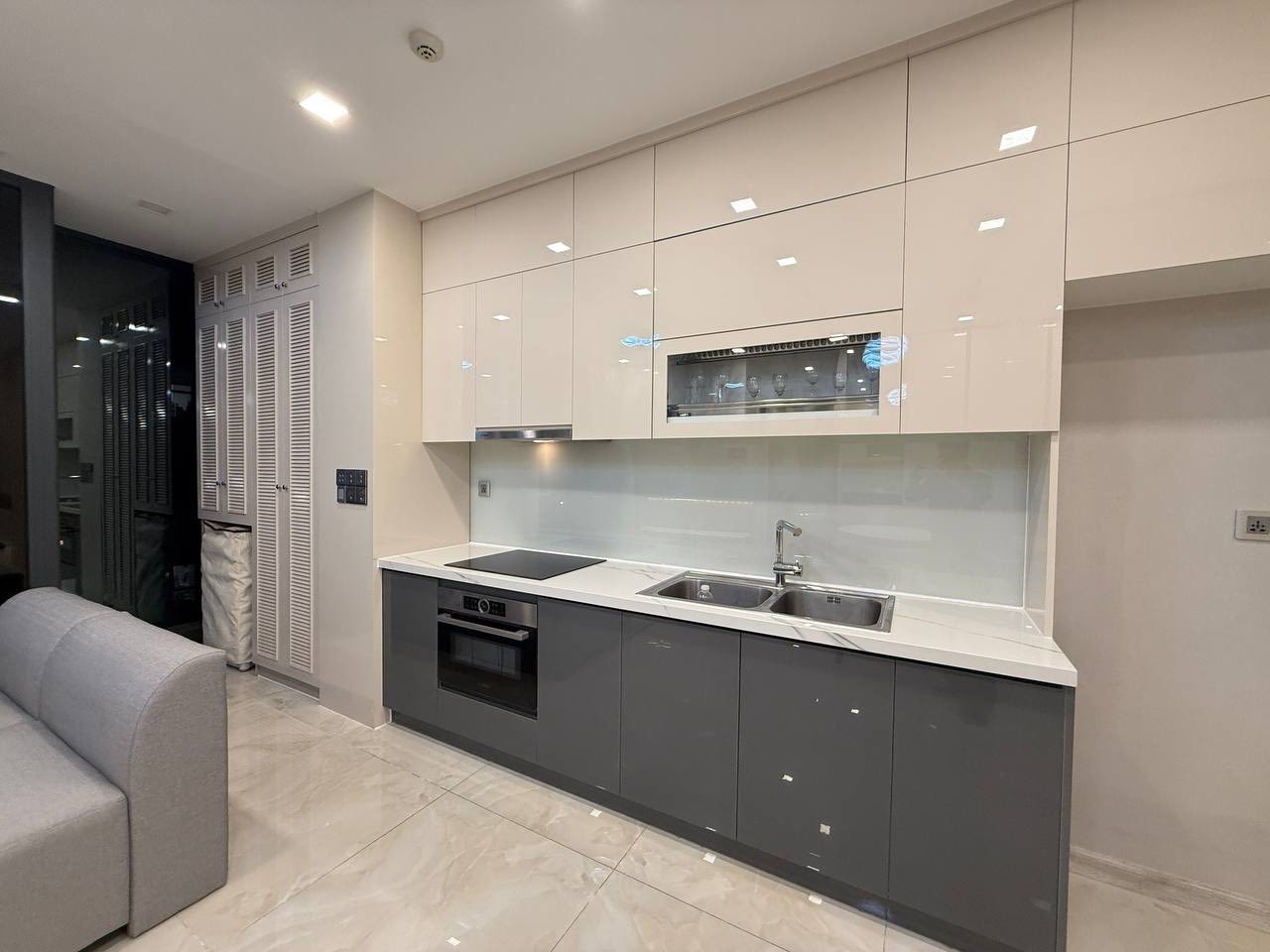 Vinhomes Golden River – 2 Bedrooms Apartment for Rent in District 1 – D1AR1017