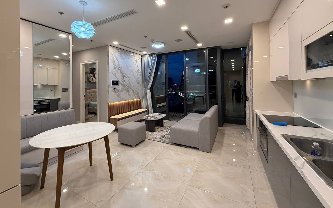 Vinhomes Golden River – 2 Bedrooms Apartment for Rent in District 1 – D1AR1017