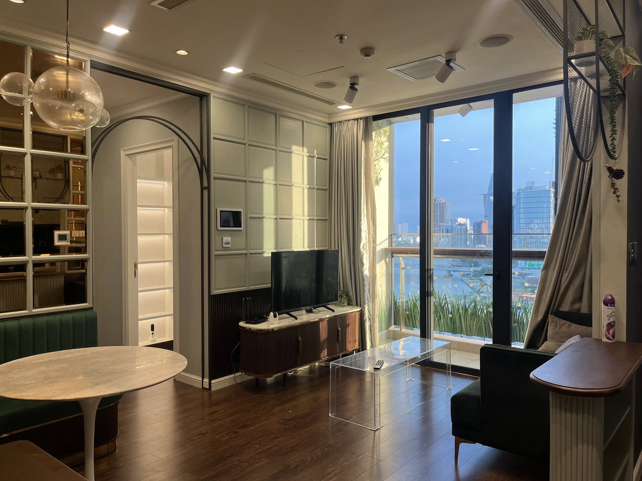 Vinhomes Golden River – 2 Bedrooms Apartment for Rent in District 1 – D1AR1026