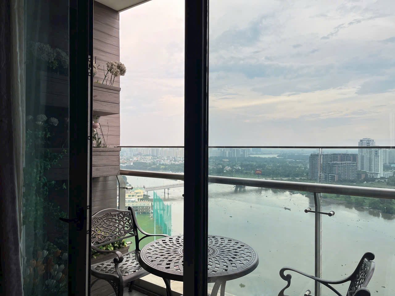 Vinhomes Golden River – 3 Bedrooms Apartment for Rent in District 1 – D1AR1020