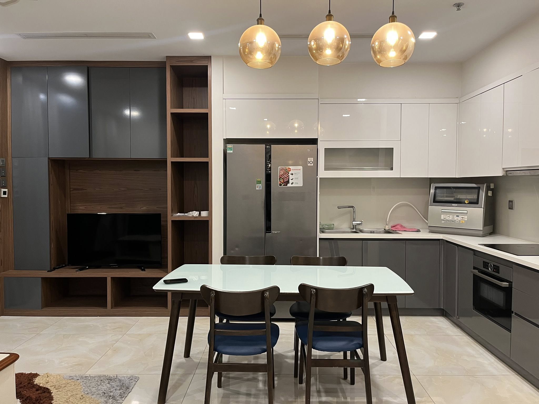 Vinhomes Golden River – 3 Bedrooms Apartment for Rent in District 1 – D1AR1021