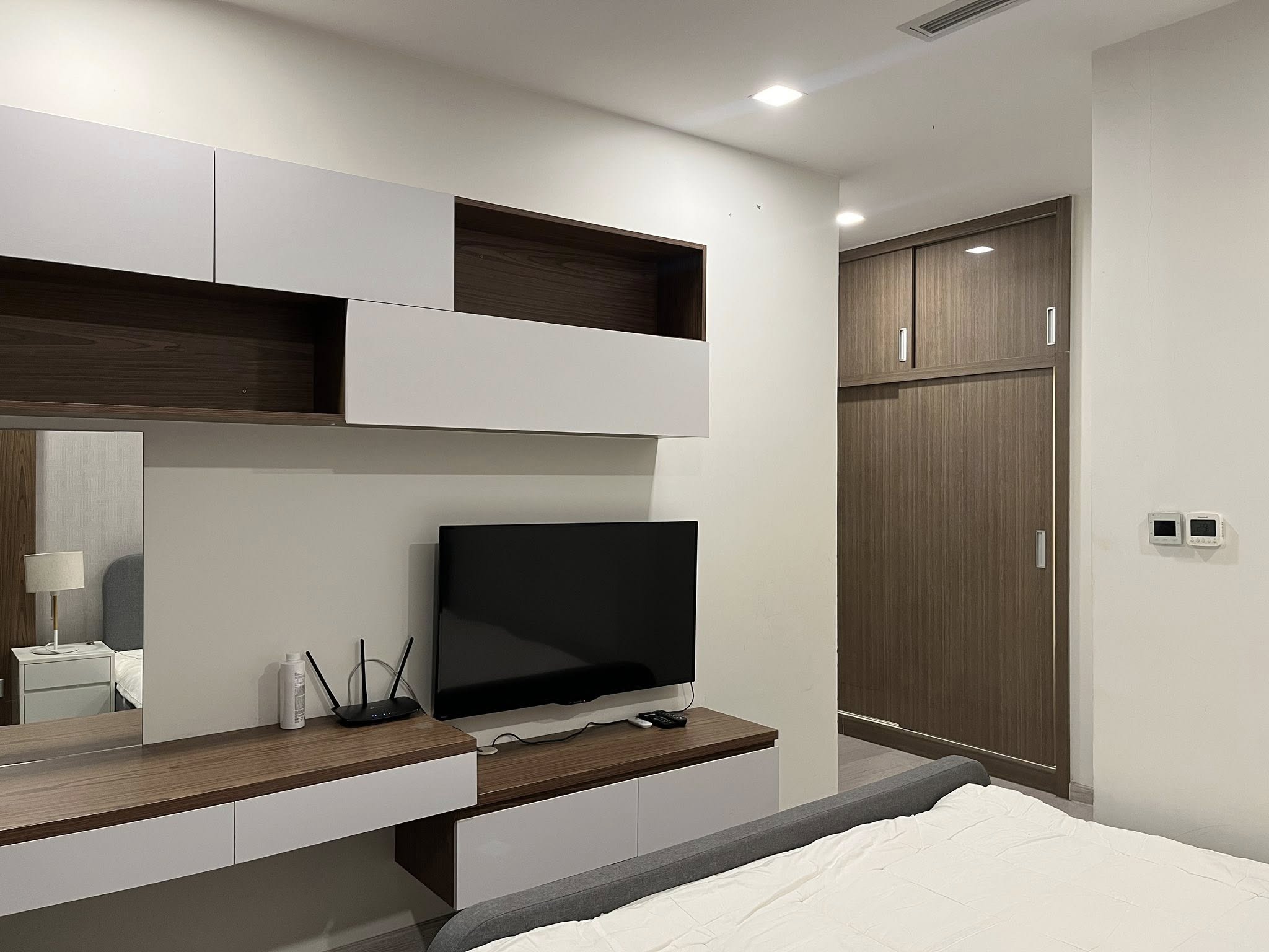 Vinhomes Golden River – 3 Bedrooms Apartment for Rent in District 1 – D1AR1021