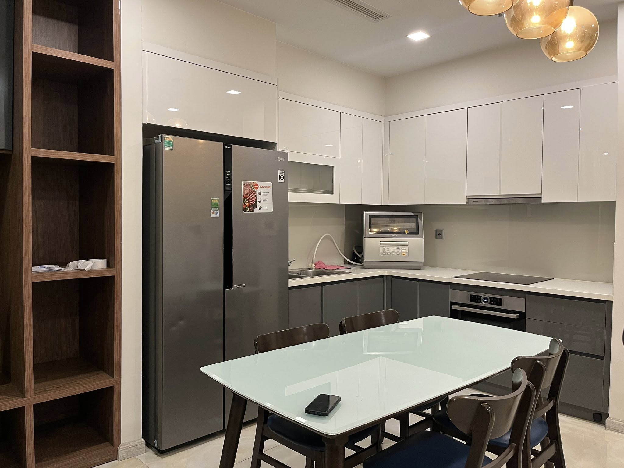 Vinhomes Golden River – 3 Bedrooms Apartment for Rent in District 1 – D1AR1021