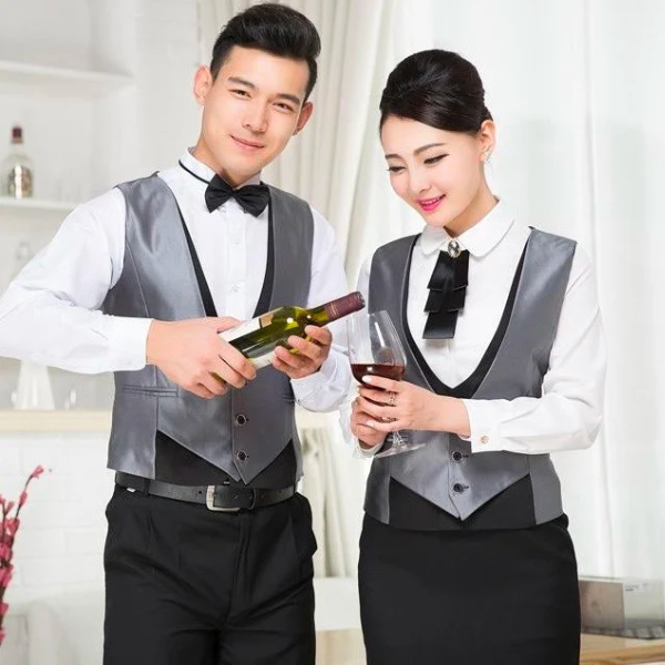 Đồng phục của Bartender thường là dáng áo gile