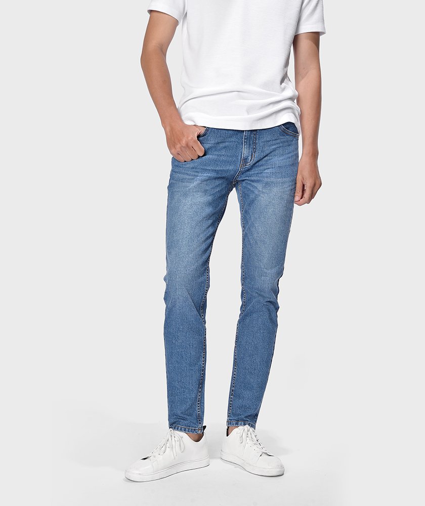 Phối áo thun với quần jeans