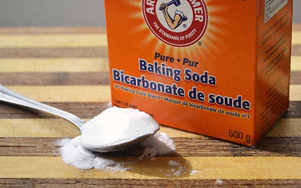 Baking soda cũng là một sự lựa chọn hoàn hảo để tẩy trắng áo sơ mi