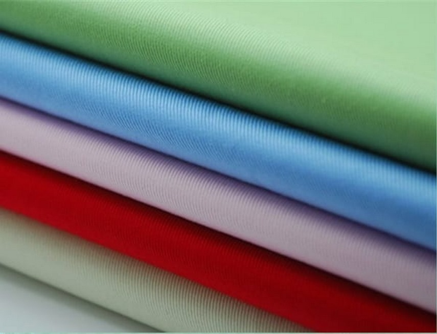 Vải cotton CVC pha trộn giữa 65% sợi cotton và 35% sợi polyester