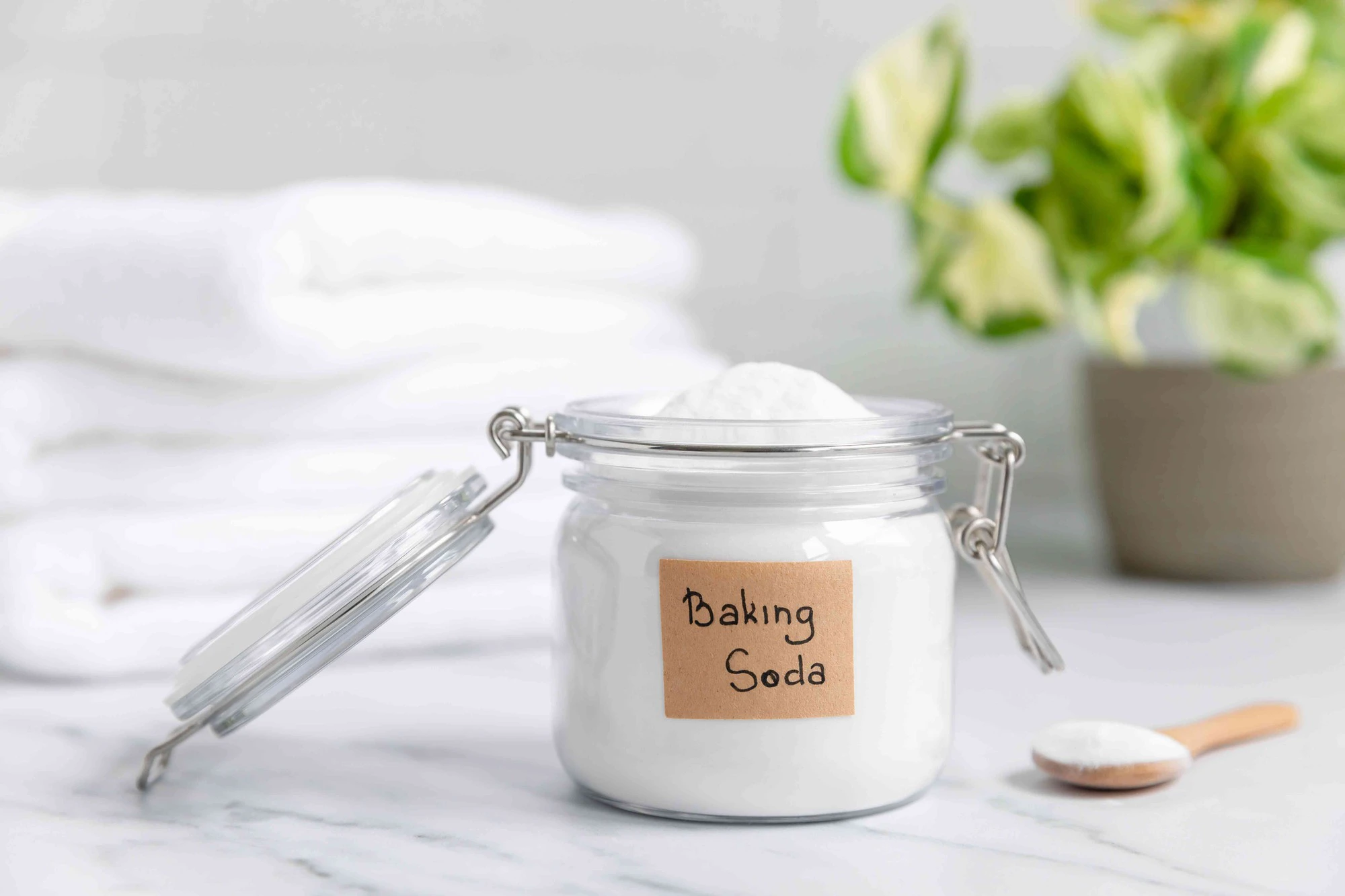 Tẩy mốc quần áo bằng baking soda