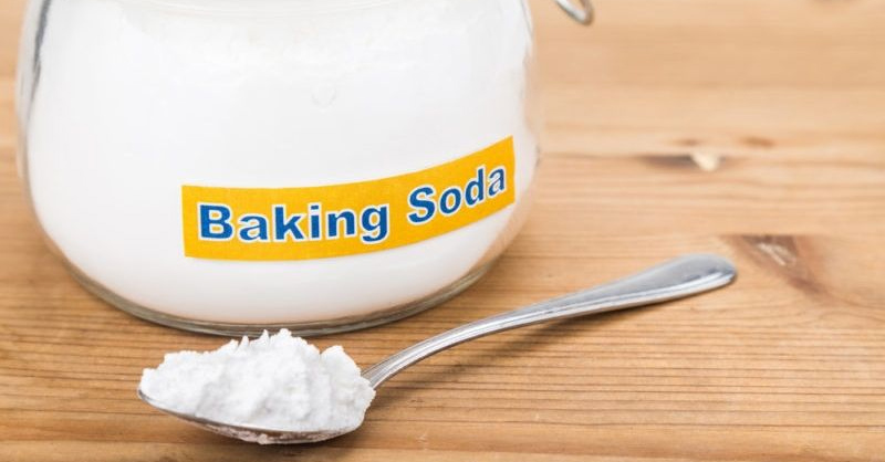 Cách xử lý quần áo bị ra màu bằng baking soda