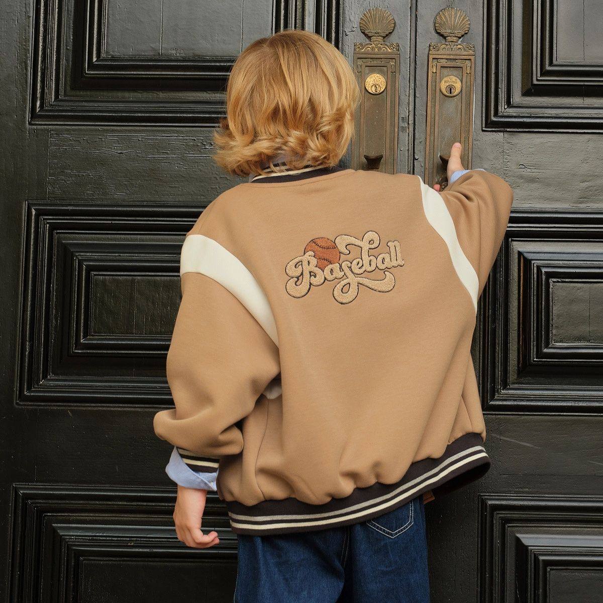 Ao-khoac-bong-chay-tre-em-Varsity-Jacket-chat-ni-day-dan-ao-khoac-bomber-phoi-mau-kem-nau-phong-cach-Retro-US-UK-DK3241461_6321314110590618629.jpg