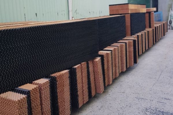 Vì sao nhà máy sản xuất nhựa cần làm mát cooling pad?