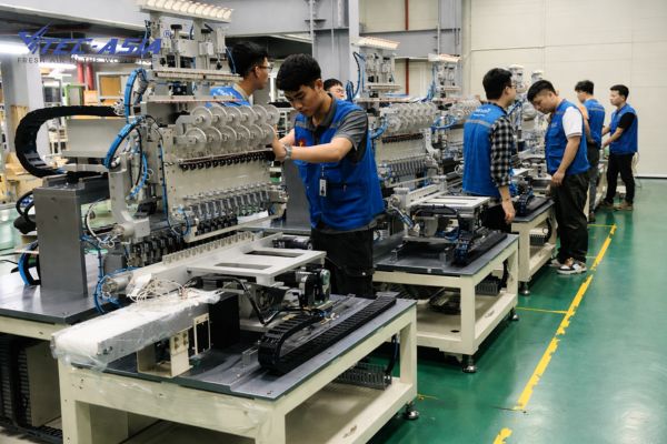 Nhà xưởng nóng gây hỏng máy móc không? Giải đáp từ chuyên gia
