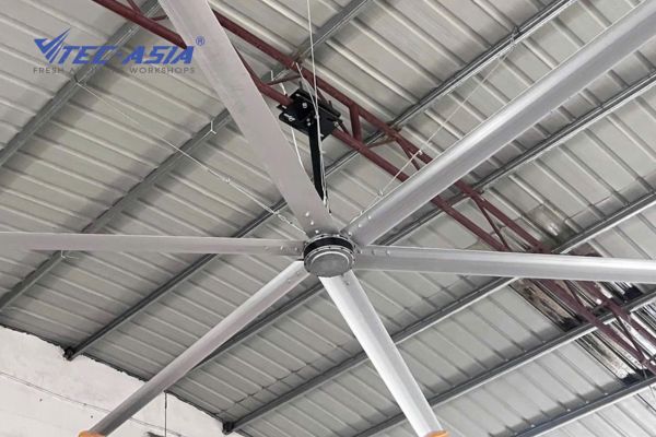 Quạt HVLS có tốt hơn điều hòa không? So sánh chi tiết nhất