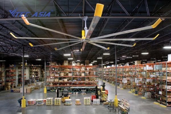 So-sanh-quat-HVLS-va-quat-cong-nghiep-thuong-cho-nha-xuong-2.jpg