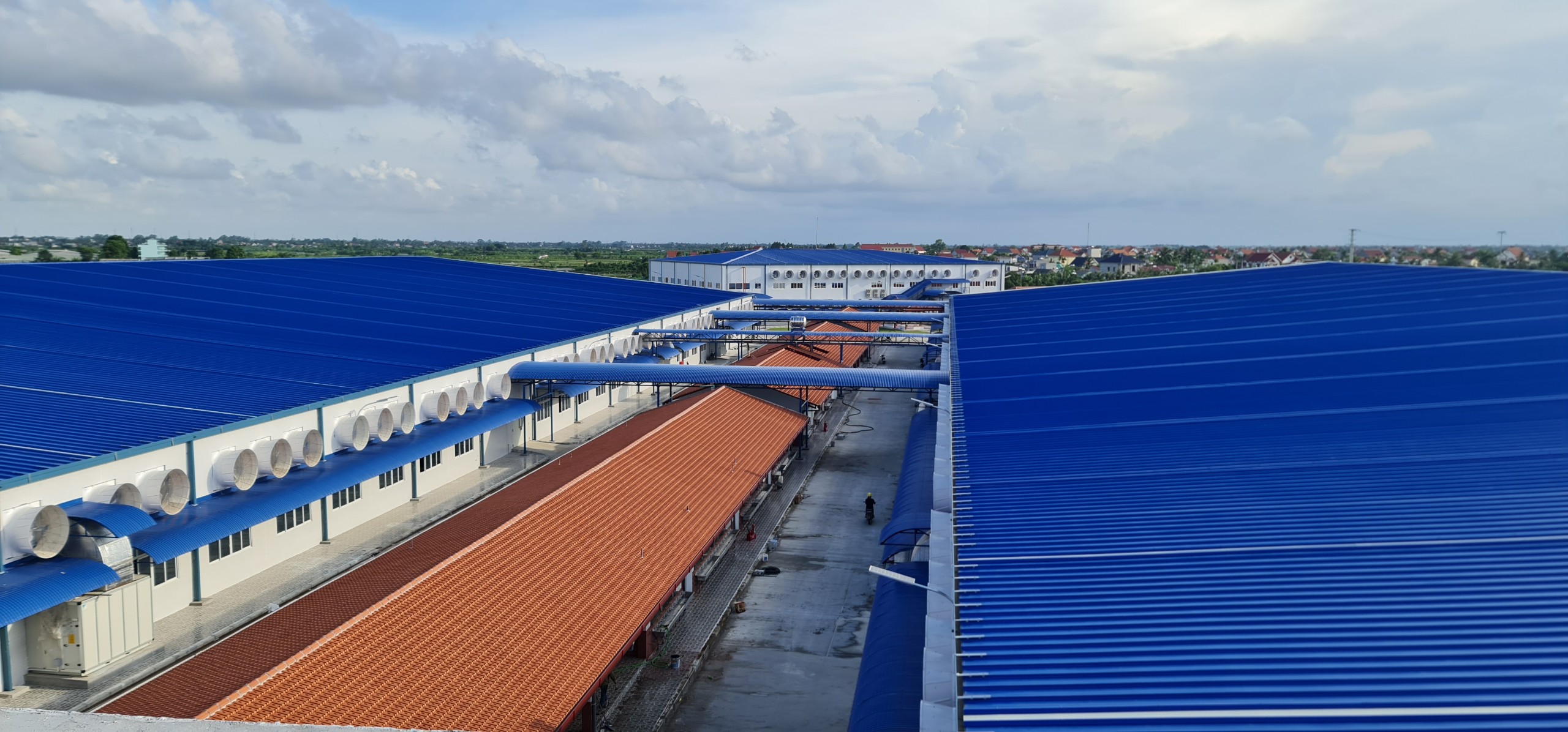 Thong gio lam mat nha xuong