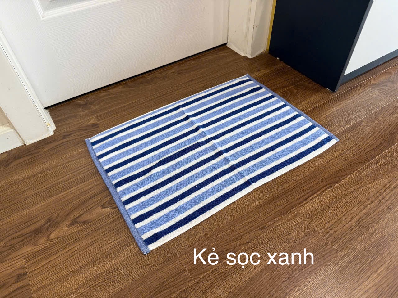 Thảm lau chân SEASON 45x65cm - kẻ sọc xanh