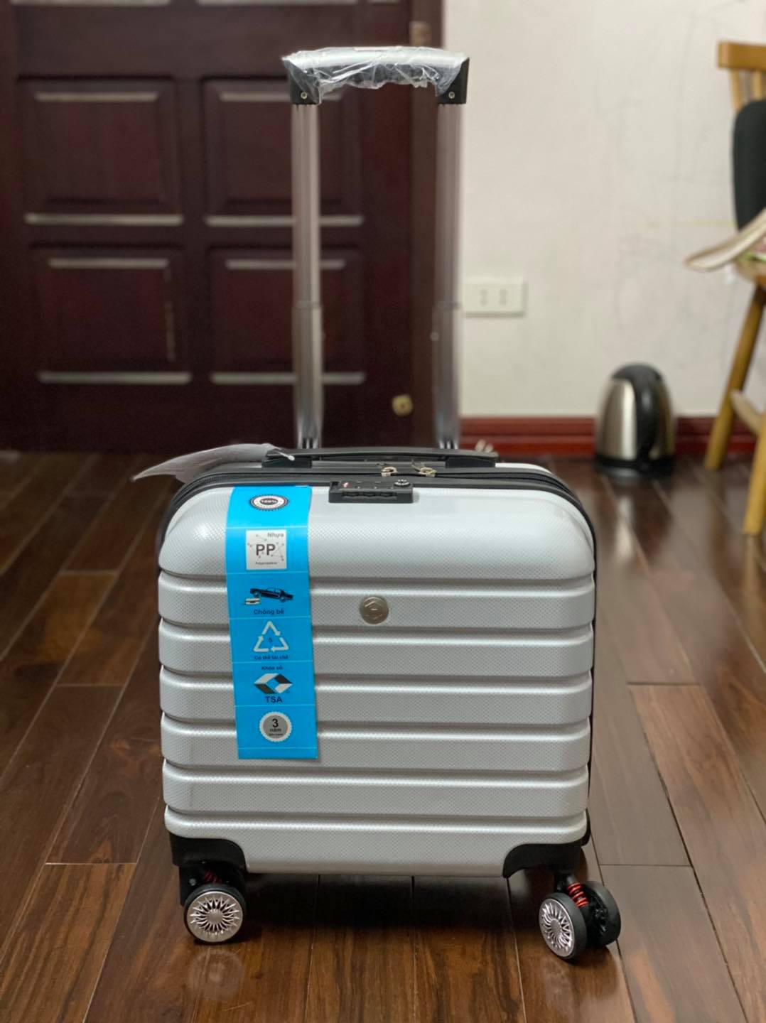 Vali size mini 16 inch Travel King - màu trắng