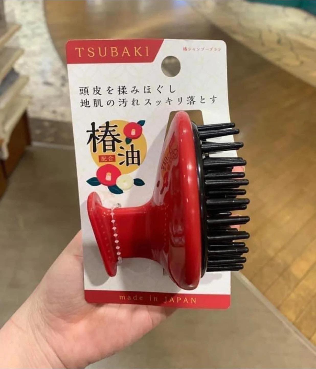 Lược massage gội đầu Tsubaki Nhật Bản - màu đỏ