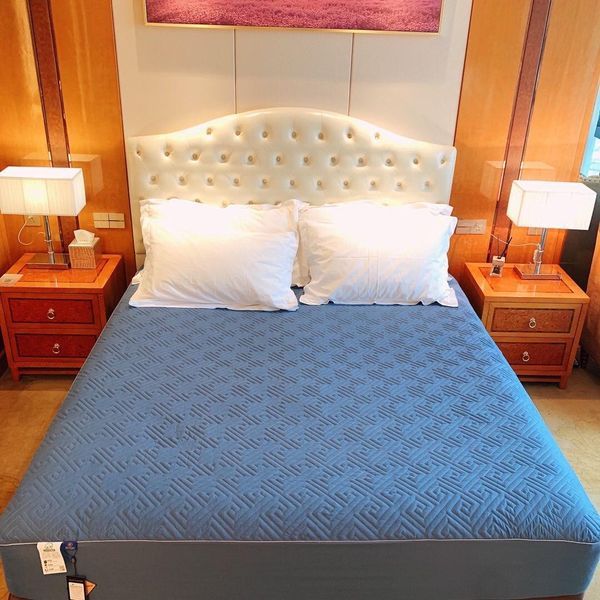Thảm Hilton trần bọc đệm size 2m x 2.2m - Xanh Navy