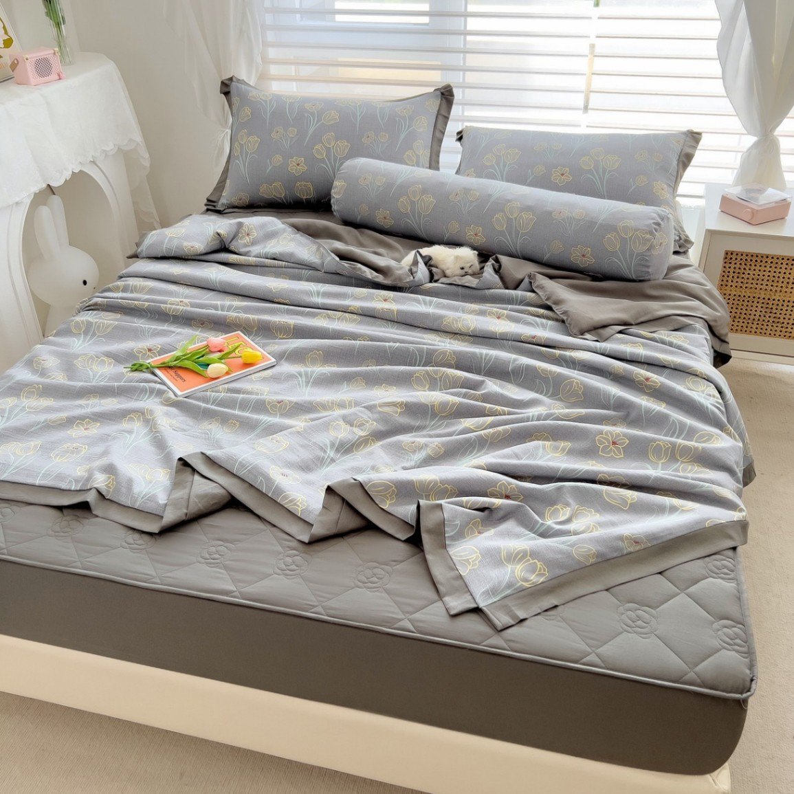 Bộ chăn hè, ga trần, vỏ gối 5 món cotton đũi - size 1.6 x 2m - Ghi (hoa tulip)