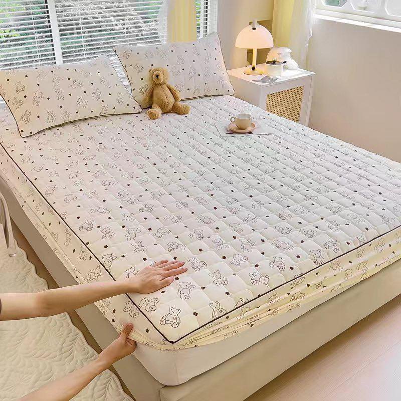 Bộ ga đũi chần Soybean kèm vỏ gối size 1,6mx2.0m - Gấu trắng (mẫu 6)