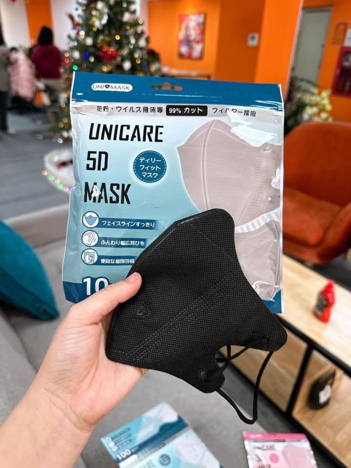 Hộp 100 khẩu trang 5D Unicare - Đen (hàng tặng)