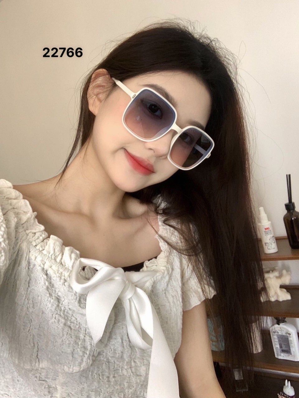 Kính râm gọng trắng Tiffani&Co