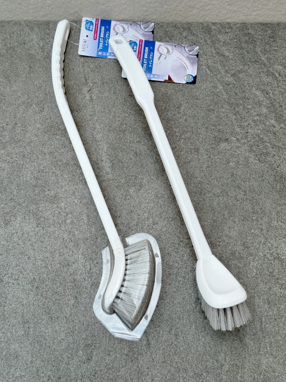 Bàn chải cọ toilet đầu cong MIRAI Nhật bản