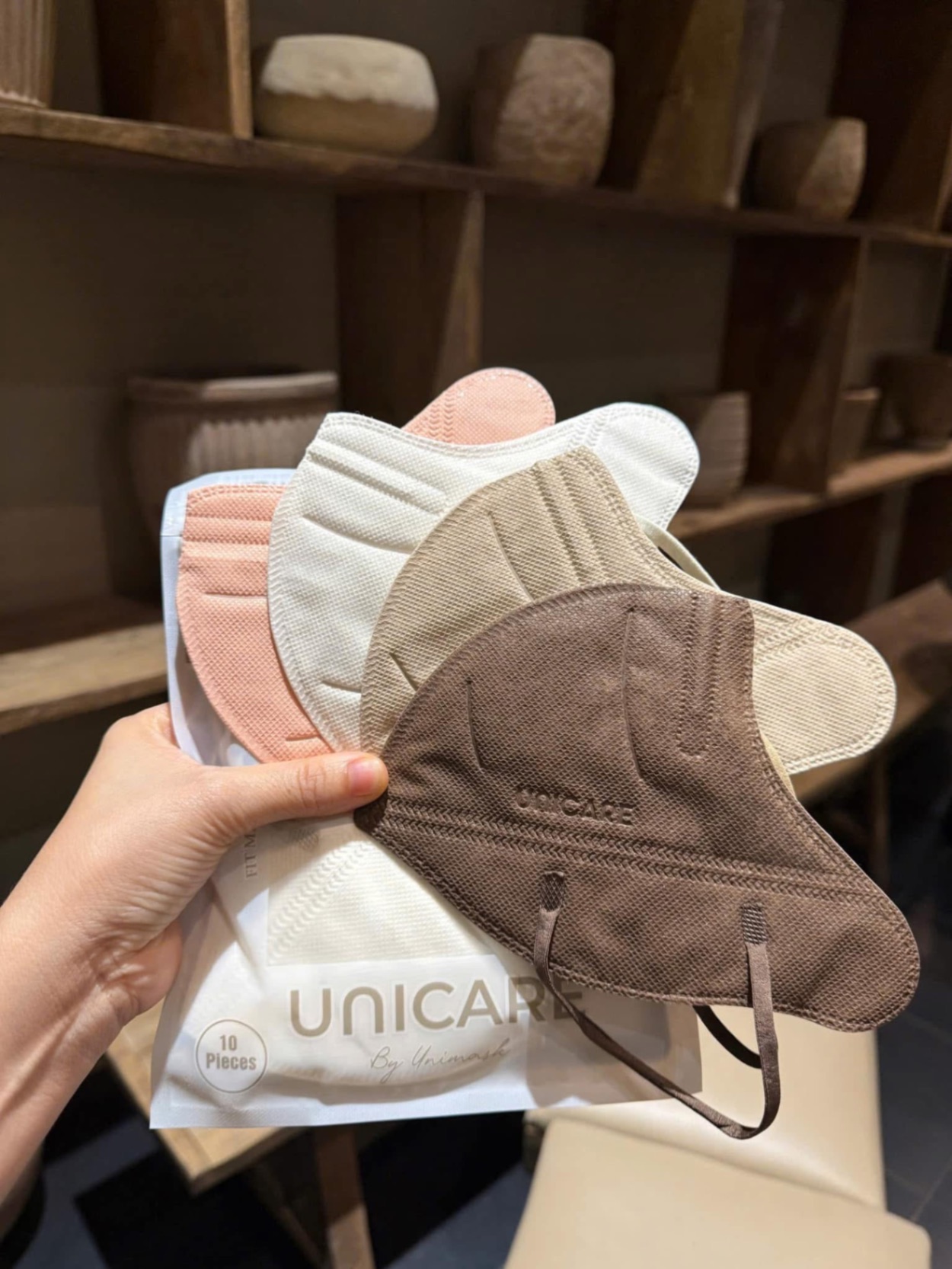 Hộp 100 khẩu trang Unicare che gò má 9A - mix màu