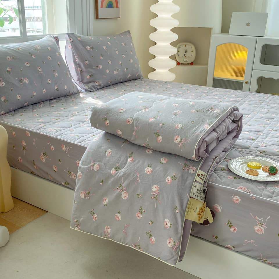Chăn trần cotton đũi size 2m x 2.2m - mẫu nền ghi hoa hồng