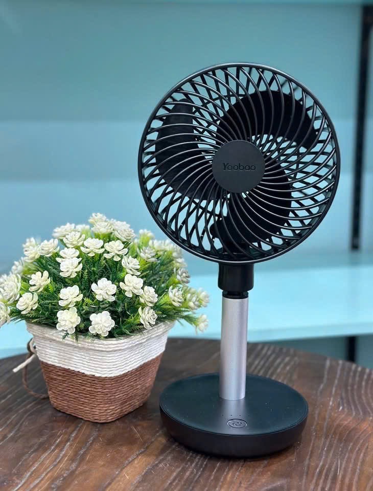 Quạt sạc để bàn Yoobao màu đen