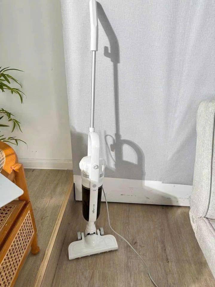 Máy hút bụi cầm tay Bear XCQ-H04H6