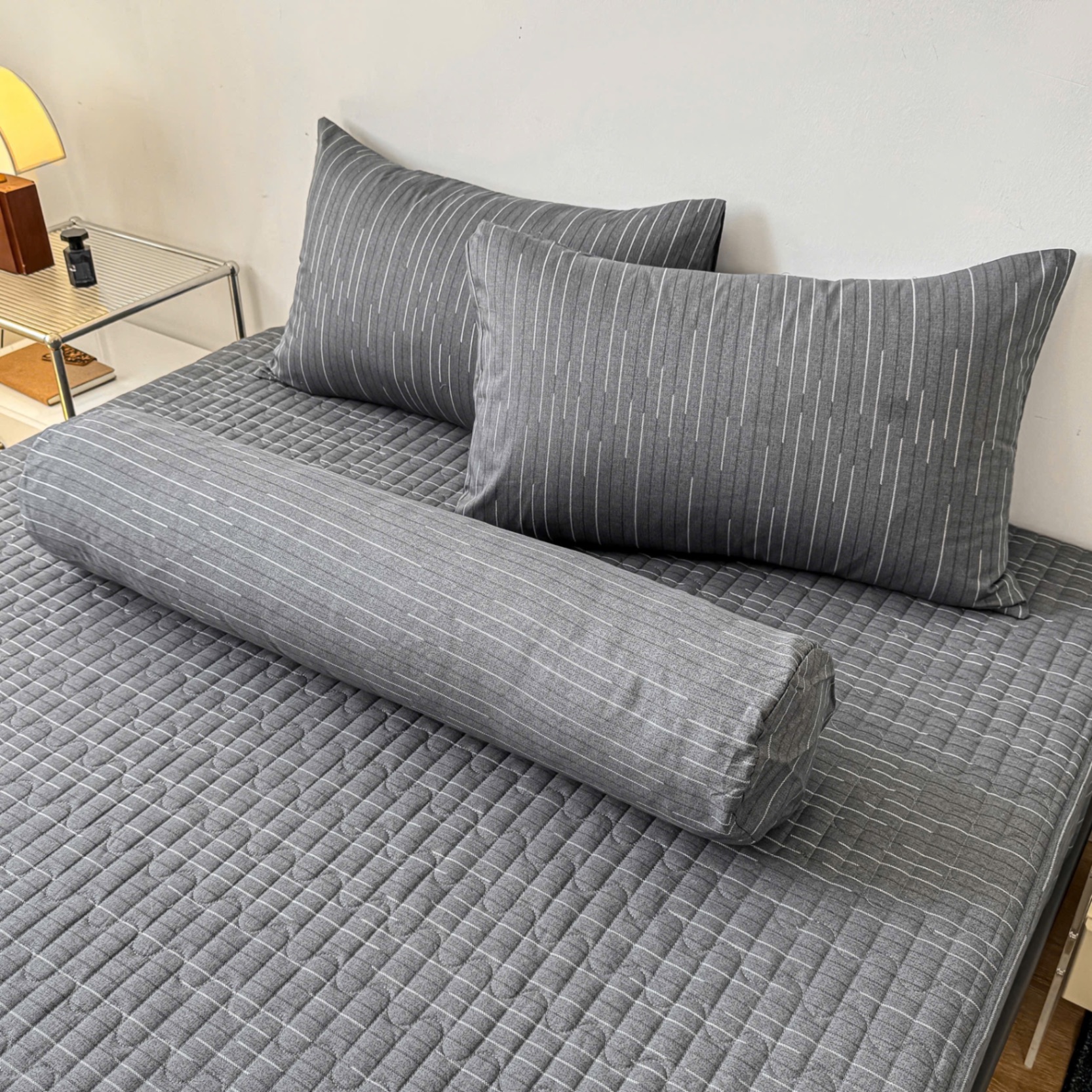 Bộ ga chần 4 món cotton living màu ghi xước