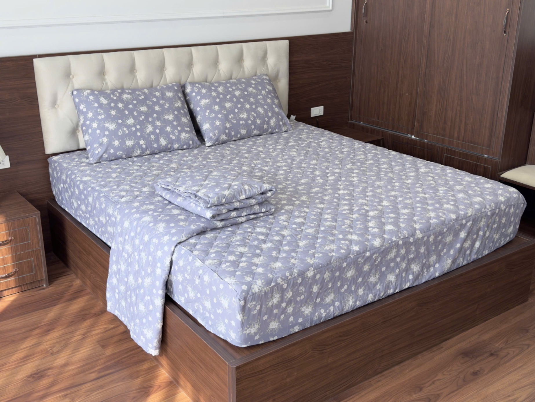 Bộ ga chần kèm 2 vỏ gối cotton 100% Kawa Nhật - Size 2.2 x 2m - Nền ghi hoa nhí
