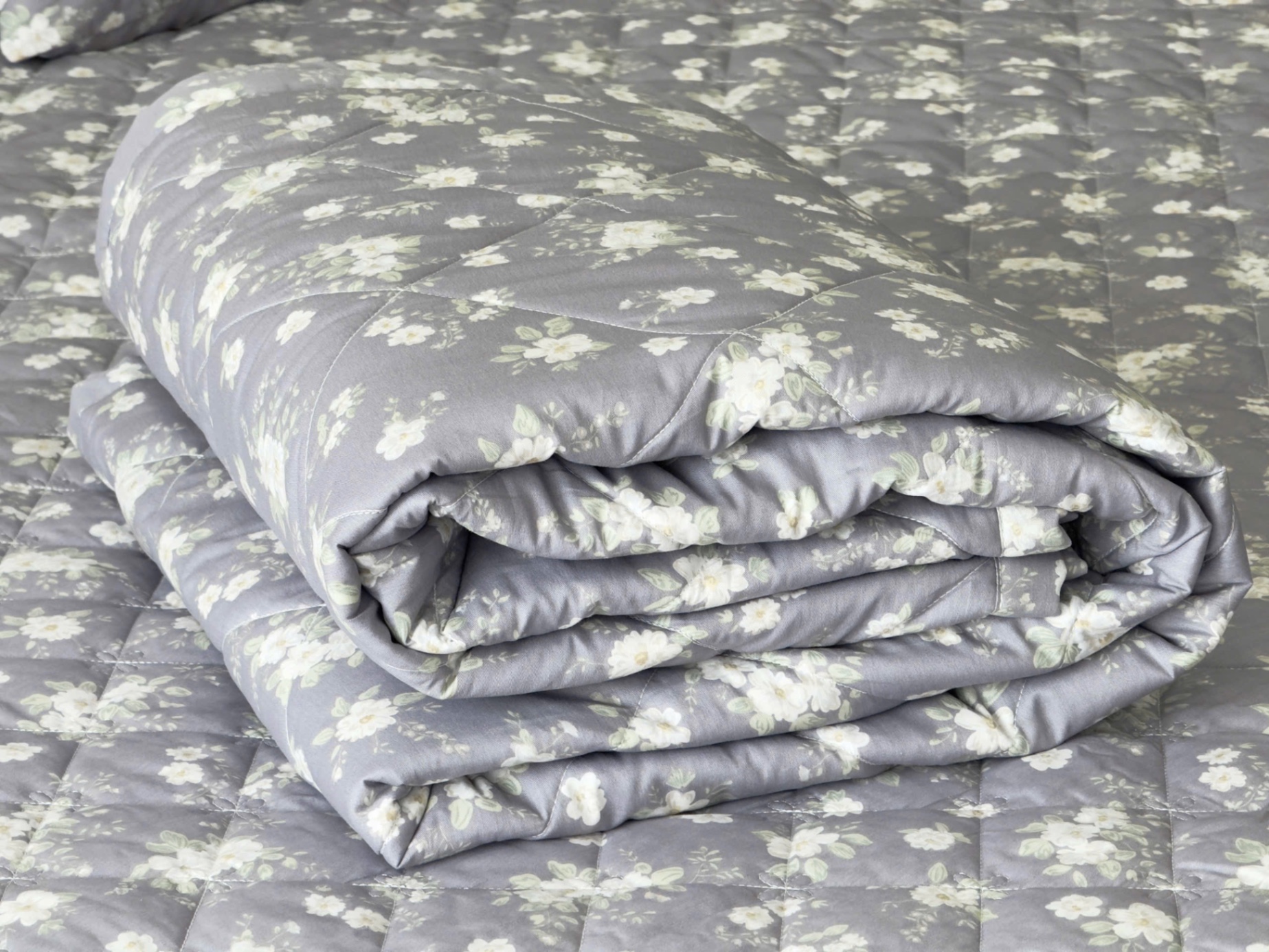 Chăn bông chần cotton 100% Kawa Nhật - size 2m x 2.2m - Nền ghi hoa nhí