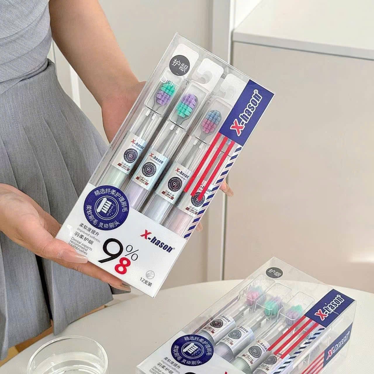 Hộp 12 bàn chải đánh răng xuất Mỹ