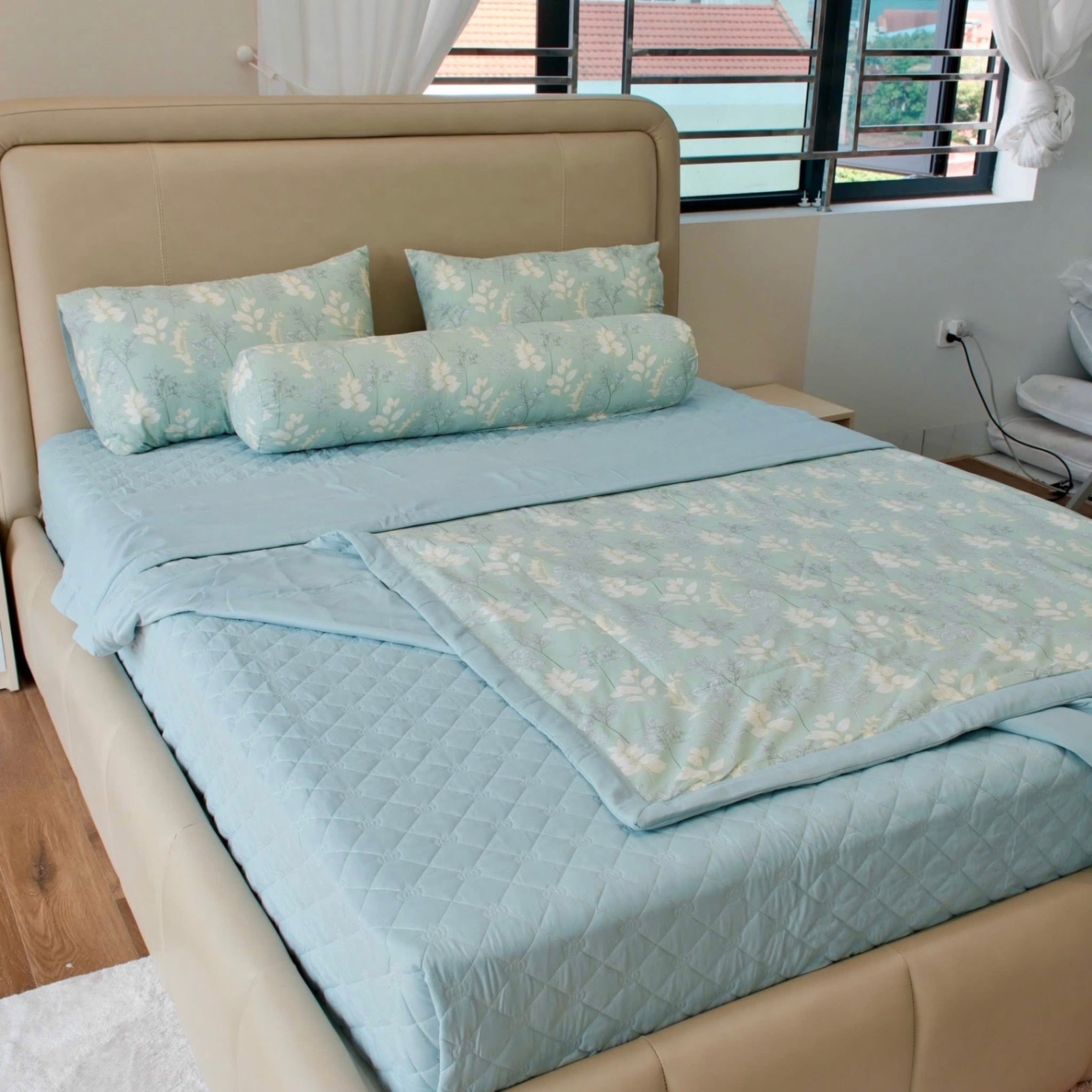 Bộ chăn chần, ga trần, vỏ gối cotton đũi 5 món - mẫu hoa lá xanh