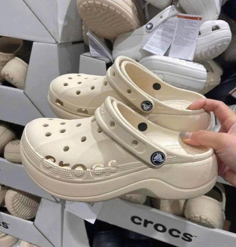 Sục Crocs màu be