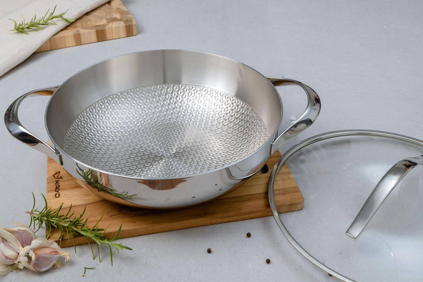 Chảo lẩu thêu nổi embrossed Silver Crown loại sâu lòng vung kính - size 28cm (hai tay cầm) (KIW-6766)