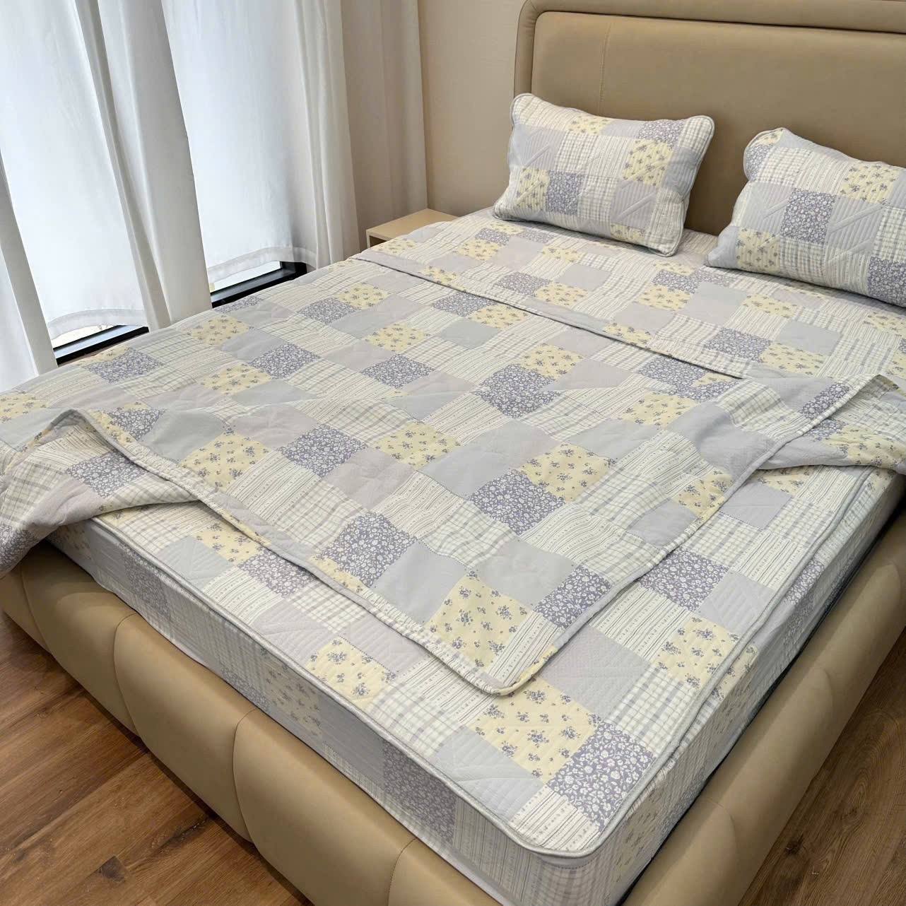 Chăn chần bông mẫu kẻ ô vuông size 2mx2.3m