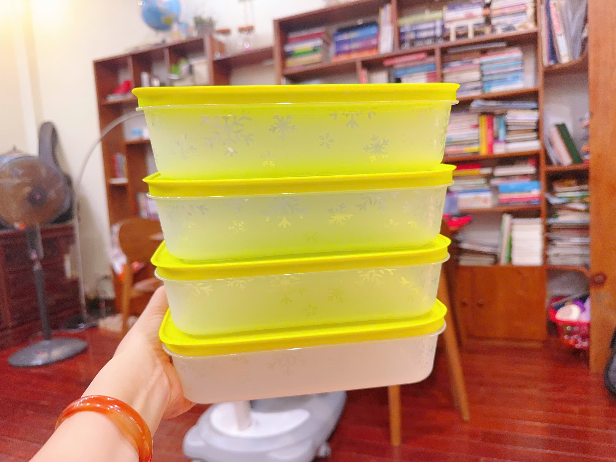 Set 4 hộp Tupperware 1.0L nắp vàng