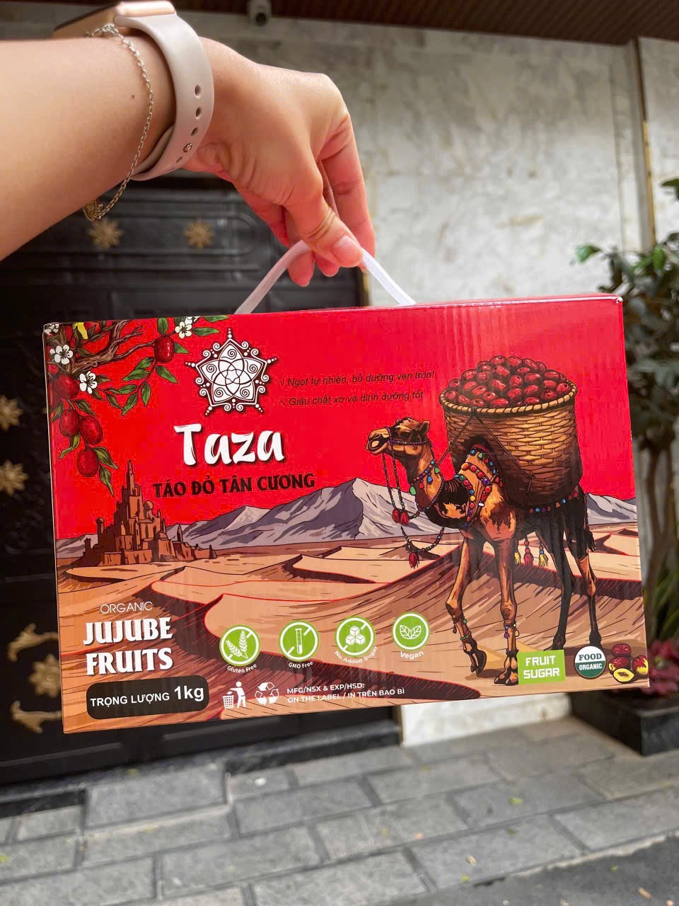 Táo đỏ trứng gà organic Taza