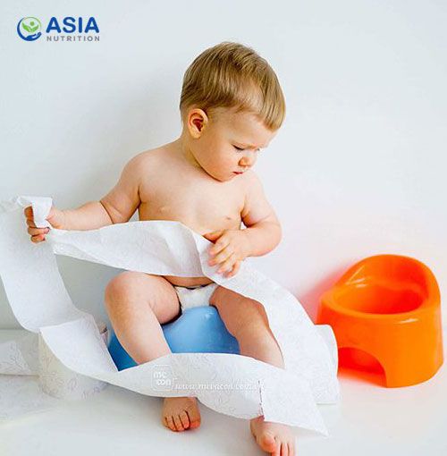 Nguyên nhân bé bị đi ngoài phân sống và cách xử lý triệt để