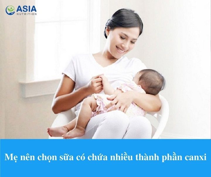 Mẹ nên chọn sữa giàu canxi cho bé